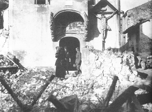 03 Carlo e Zita in castello novembre 1917.jpg
