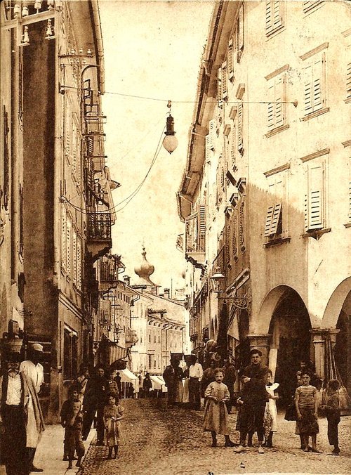 01 via rastello 1910.jpg