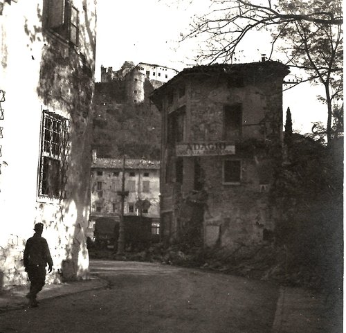 02 da via oberdan in pzza vittoria 1917.jpg