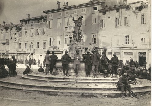 02 fontana del nettuno 13 8 16.jpg