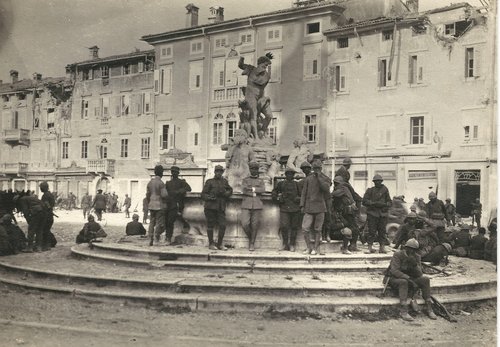 02 fontana del nettuno 13 8 16.jpg