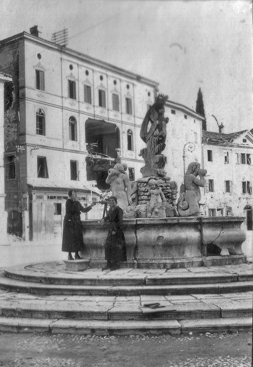 03 piazza vittoria 1.jpg