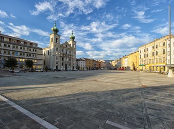 L'orologio in piazza della Vittoria