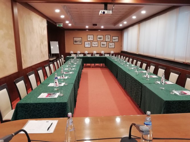 Sala Meeting BW Hotel Gorizia Palace   Allestimento U shape.jpg