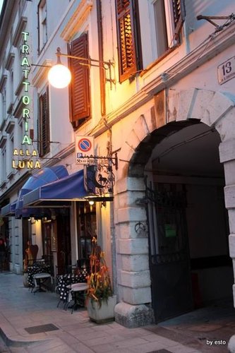 locale Trattoria alla Luna.jpg